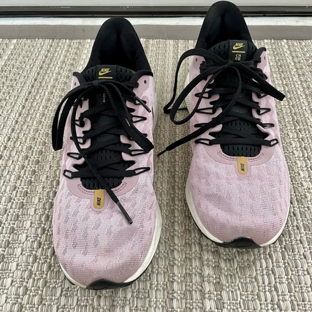 Nike zoom react pink & black woman’s sneakers size 8.5, very good condition